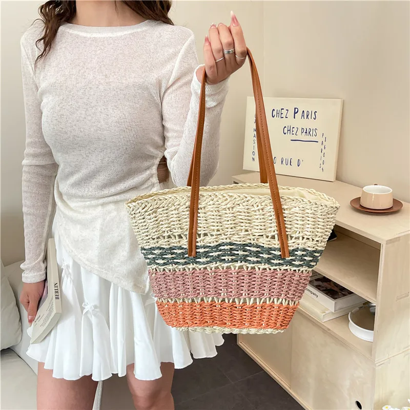 

Большая вместительная сумка из плетеной соломки с контрастными полосками, летняя новинка, сумка через плечо, простой дизайн, модная сумка-ведро.