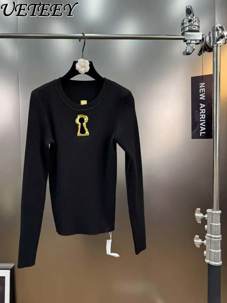Jersey de punto de manga larga con cuello redondo para primavera y otoño, decoración de Metal, suéter básico versátil de estilo minimalista francés ajustado