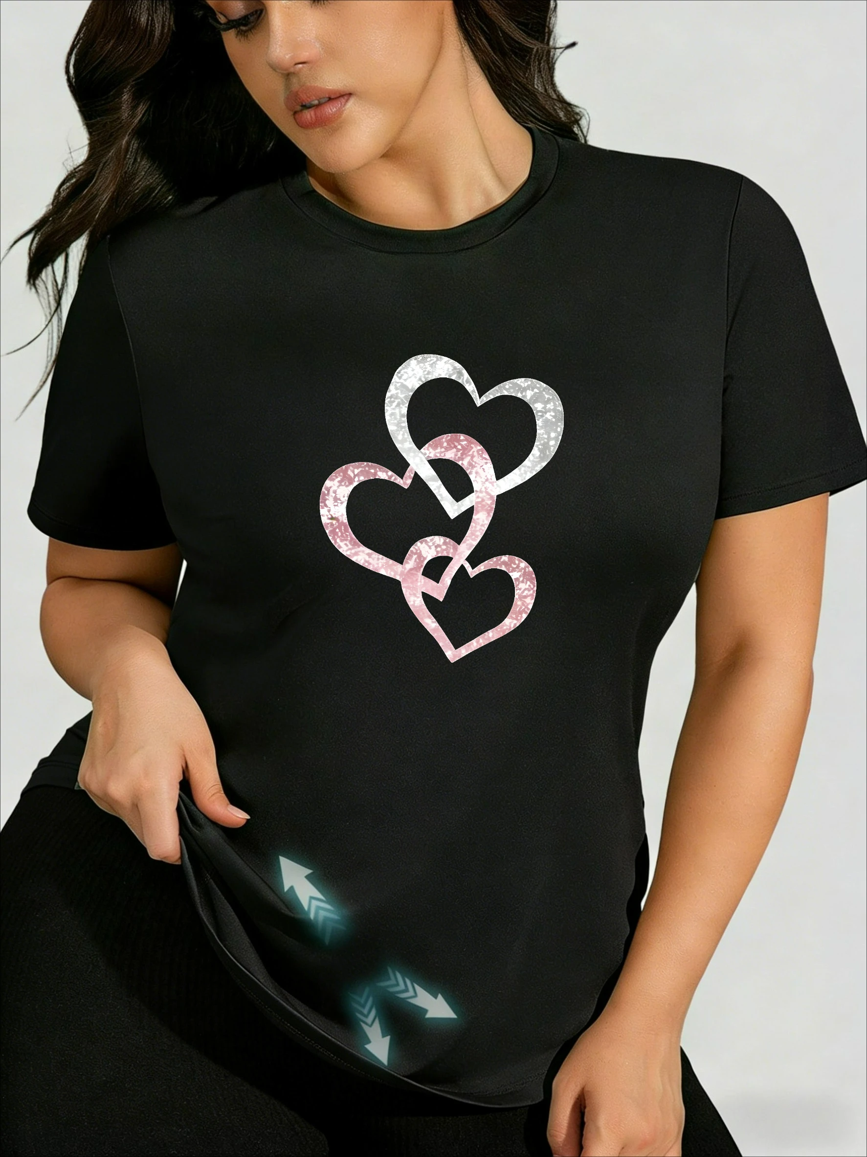 

Откажитесь от тревоги! Розово-серебристая контрастная футболка больших размеров, дышащая и удобная, легко скрывает жировые отложения на теле.