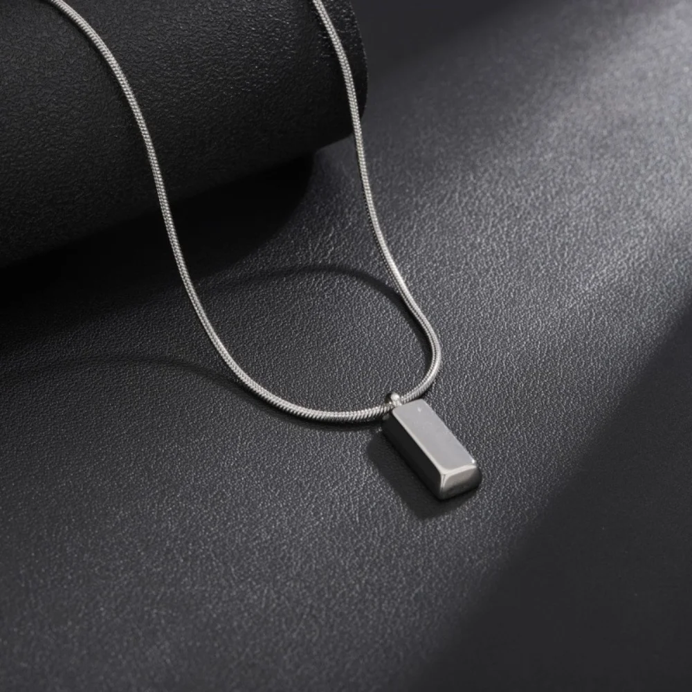 Einfache Herren-Halskette mit quadratischem silberfarbenem Edelstahl-Anhänger, Retro-Schlangenkette, Hip-Hop-Schmuck, Damen-Halskette, Accessoire – Detail 1