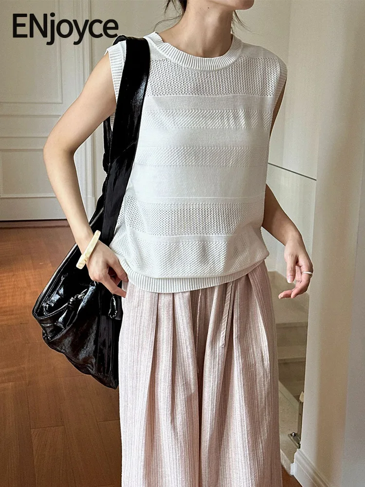 

2024 Summer Women Korean Fashion Cool Knitted Vest Ladies Workwear Sleeveless Cropped Tops Casual Tee Black/White/Beige