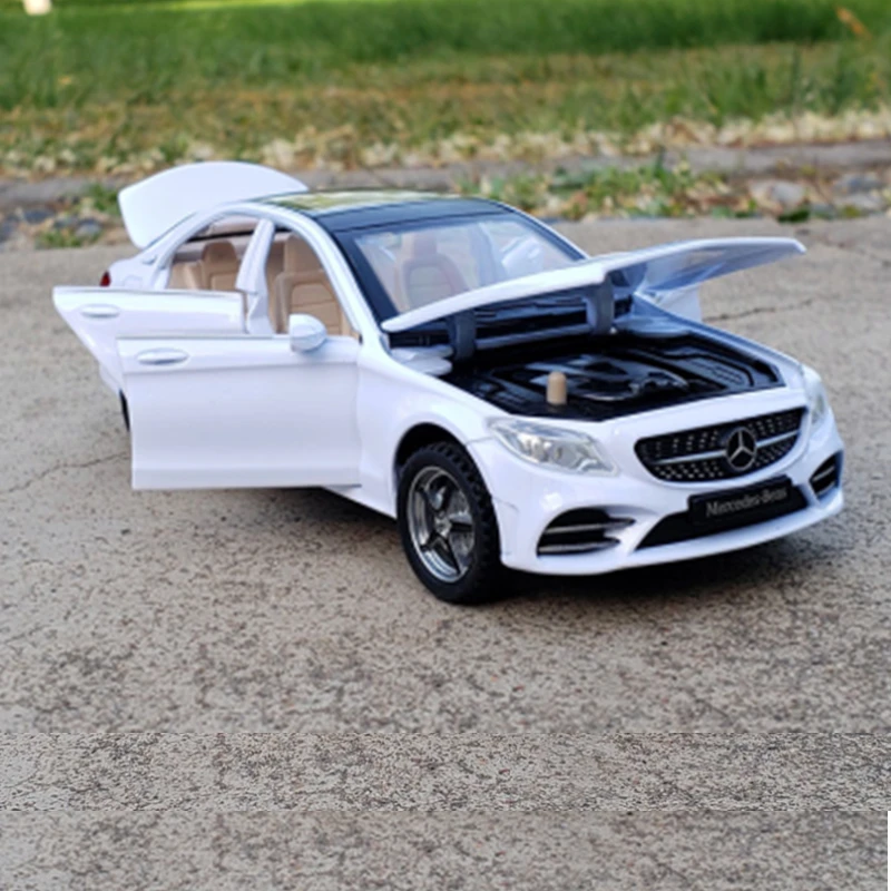 Modelo de coche de aleación fundido a presión C260L Clase C, vehículo de Metal, juguete de simulación, colección de sonido y luz, regalo, 1/32