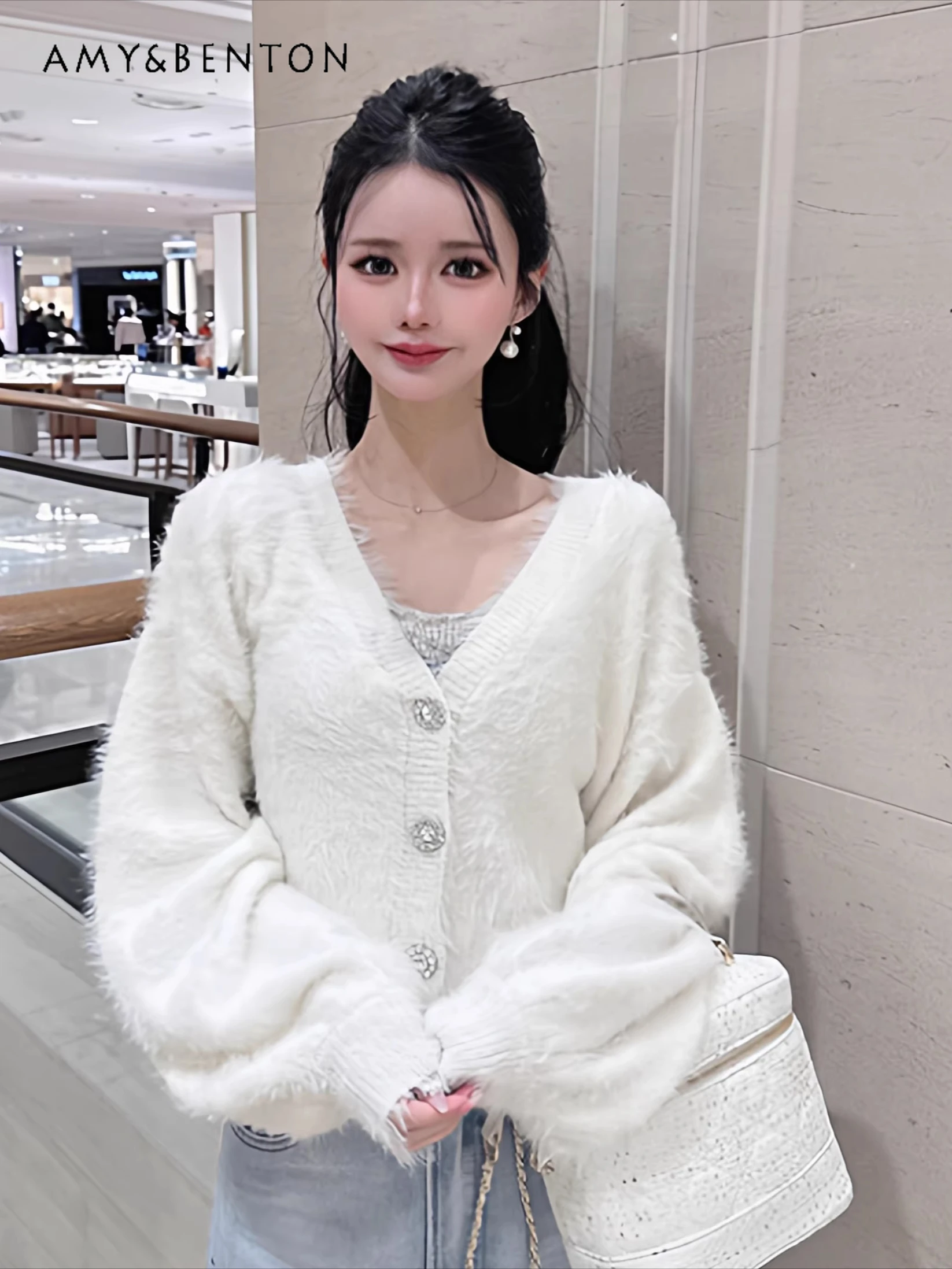 

GRL New Japanese Style Sweet Shiny Silk Plush V-Neck Single-Breasted Short Knitted Cardigan Elegant Ladies Short Cardigan Women
