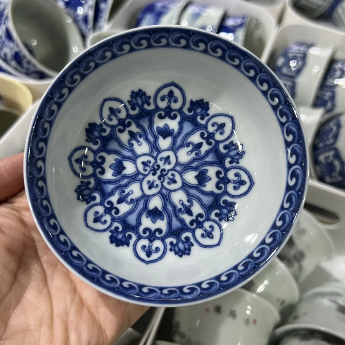 Jingdezhen Blue and White Baoxiang Cup Single Cup Personal Dedicated Ceramic Cup Tea Alum Red Kung Fu Pu'er Cup