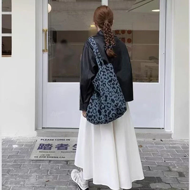 

Корейская модная сумка-ведро с леопардовым принтом, большая вместительная ручная сумка на плечо для отдыха на открытом воздухе, оригинальный дизайн, дикий стиль