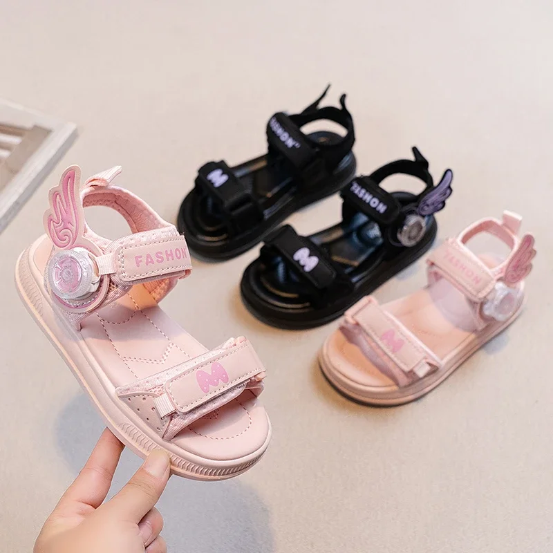 

2025 Summer New Girls Sandals Sweet Wings Princess Style Kids Beach Shoes Rotating Button Children Casual Sandals Open Toes