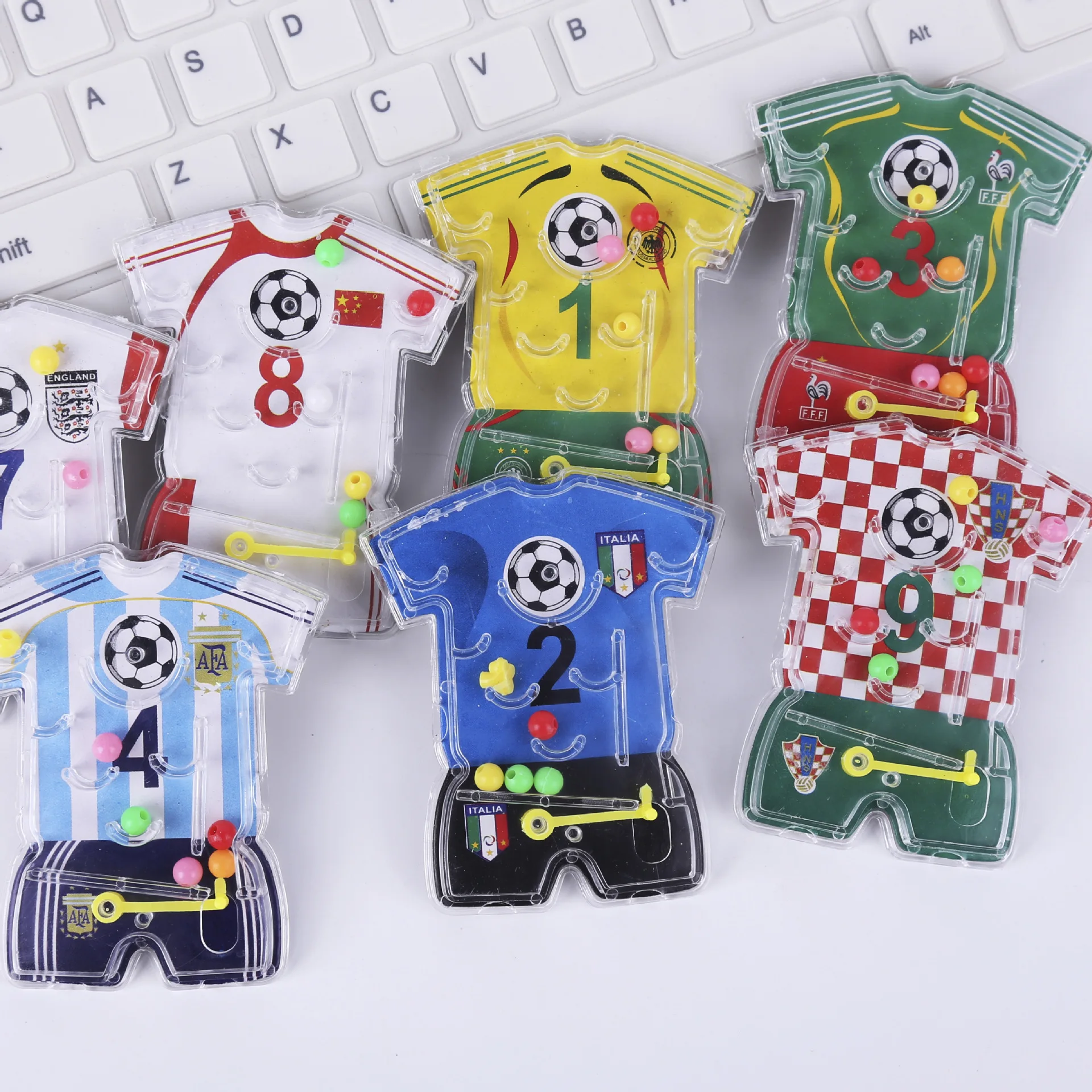 1pcs Football Pinball Maze Toys Fingertip Toys Soccer Team Game Maze Kids Birthday Party Favors Goodies Fillers Pinata Gifts