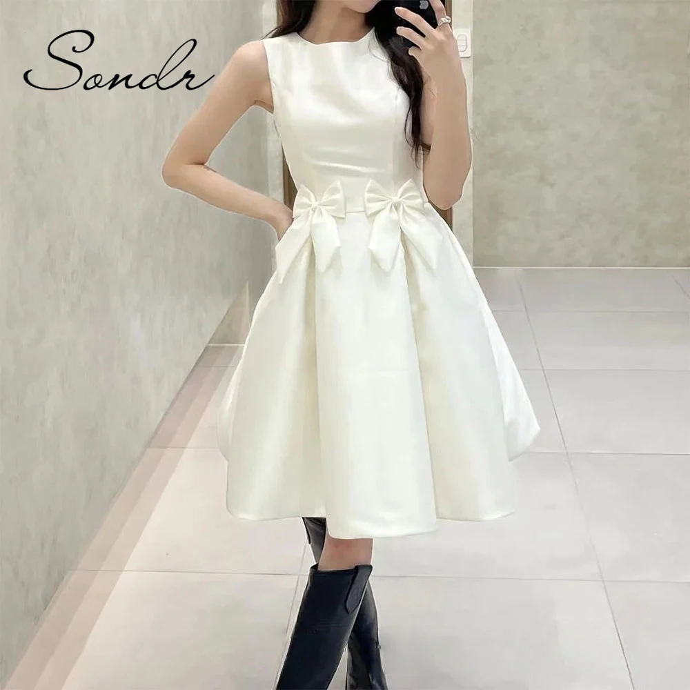 فساتين زفاف Sondr 2025 من الساتان برقبة دائرية بدون أكمام كورية صغيرة مع فيونكة مخصصة لحفلات الزفاف ذاتية التقاط الصور
