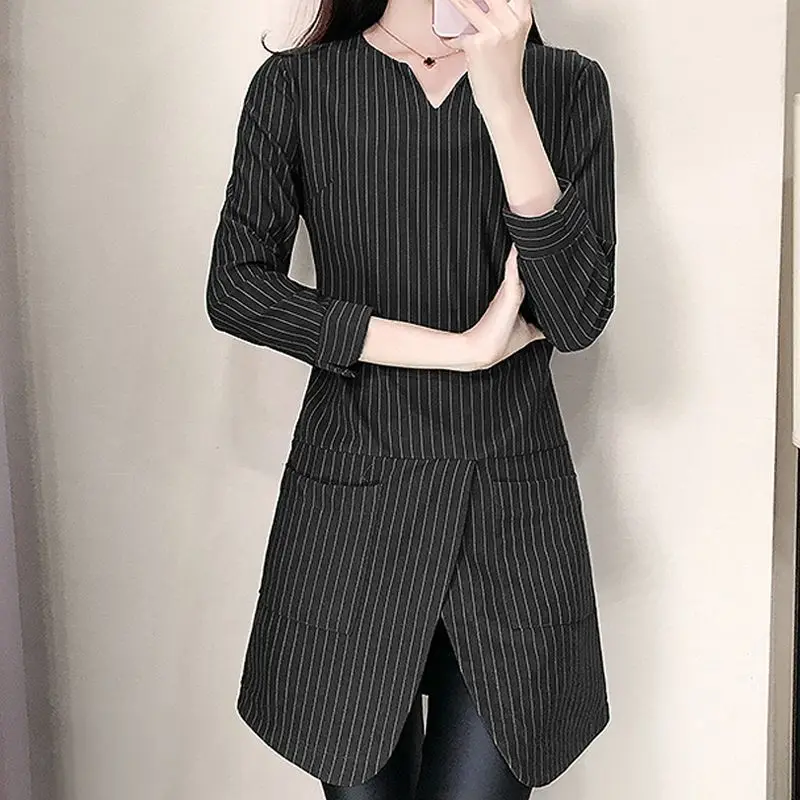 Spring Autumn New Striped Pockets Patchwork Blouse V Neck Plus Size All-match Split Hem Shirts Casual Vintage Women Clothing