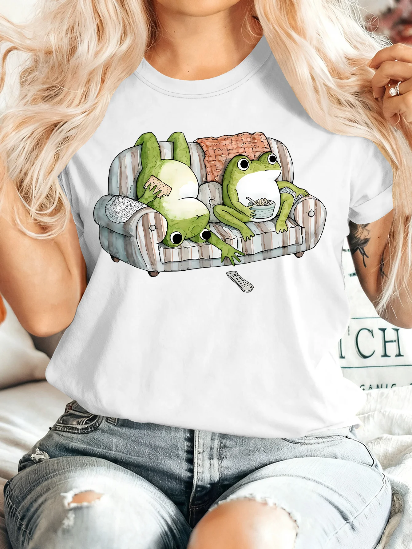 Women Crew Neck Tee Cute Sofa Frogs Graphic Print Short Sleeve Loose Ladies Summer Soft Cotton Plus Size Casual Street Top