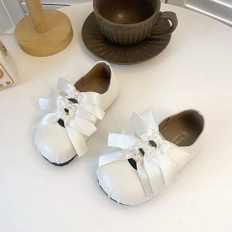 Girls Flats Dance Performacne Shoes with Sweet Bows Kids Leather Shoes Non-slip Soft Sole 2025 Fashion Children Princess Shoes