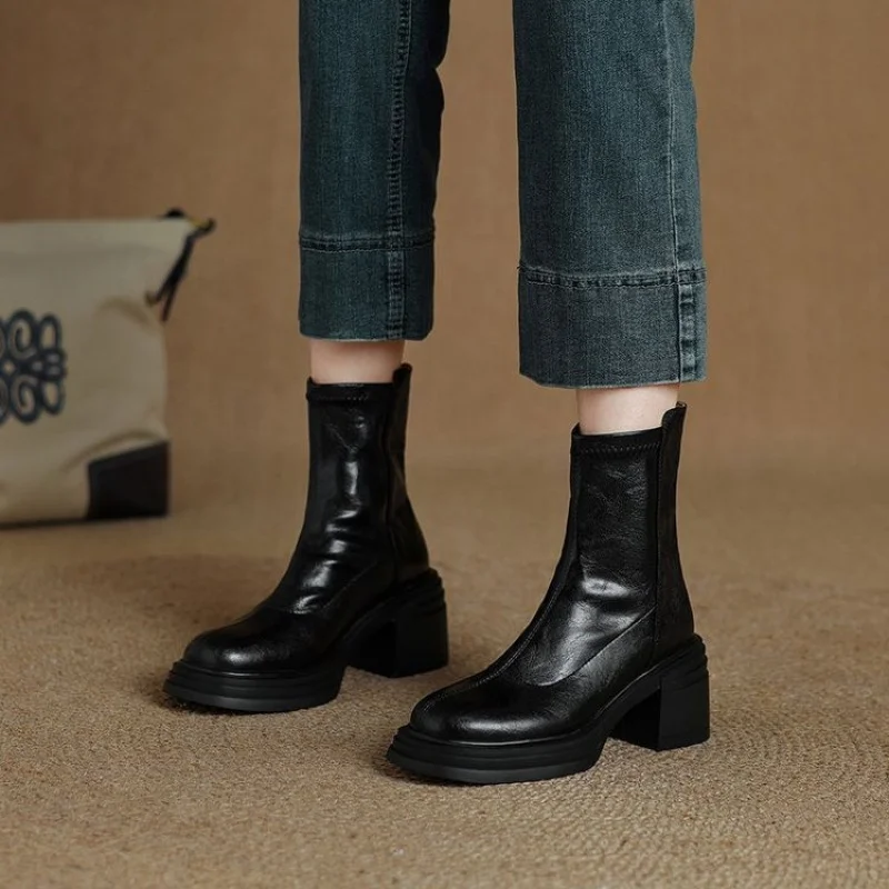 

2025 Women's Winter Fur Lined Platform Boots, Chunky Low Heel Round Toe Ankle Boots, Retro Leather Zip Up Booties