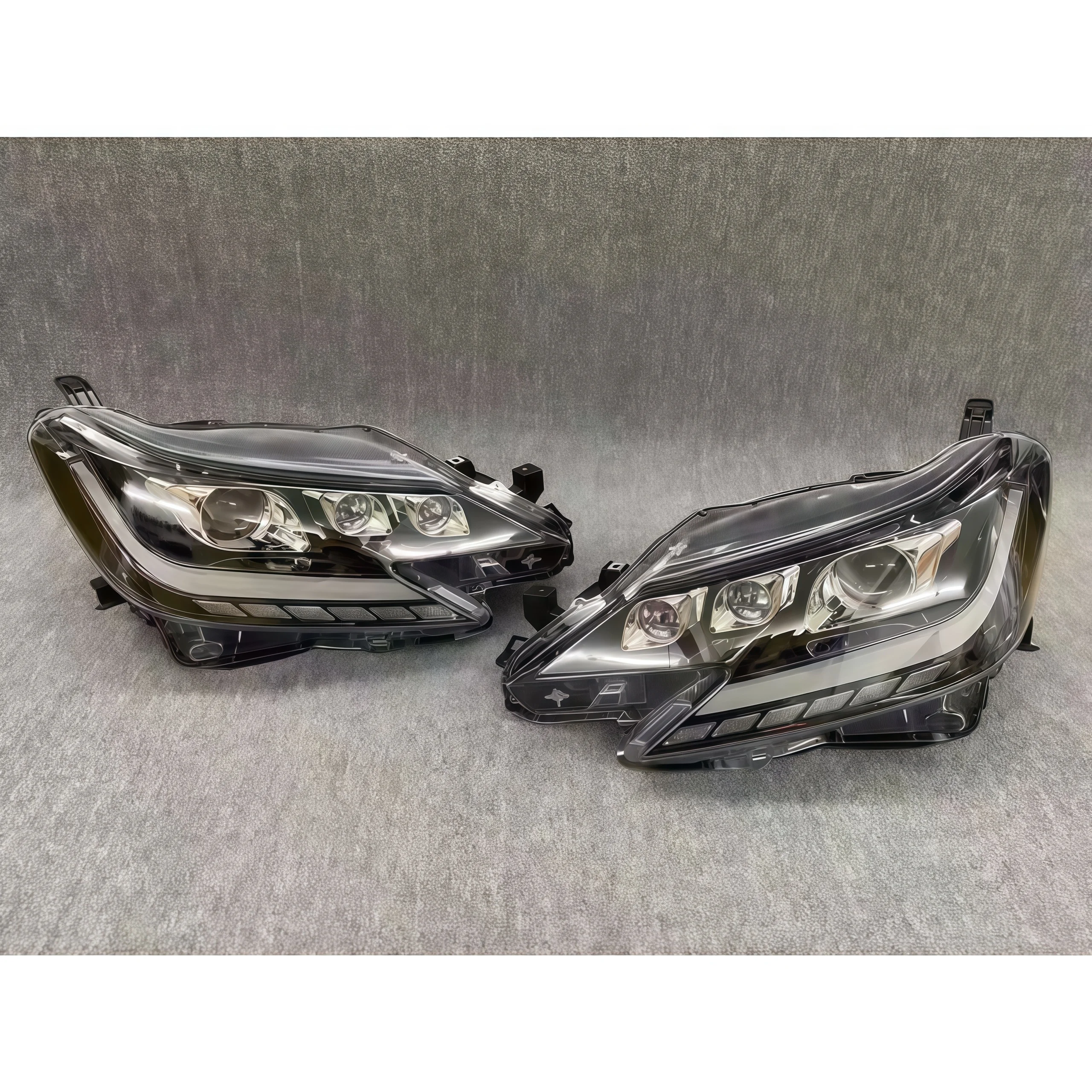 

Подходит для моделей Toyota Reiz 14-17, обновленных в японскую версию, трехглазый светодиодный фонарь в сборе