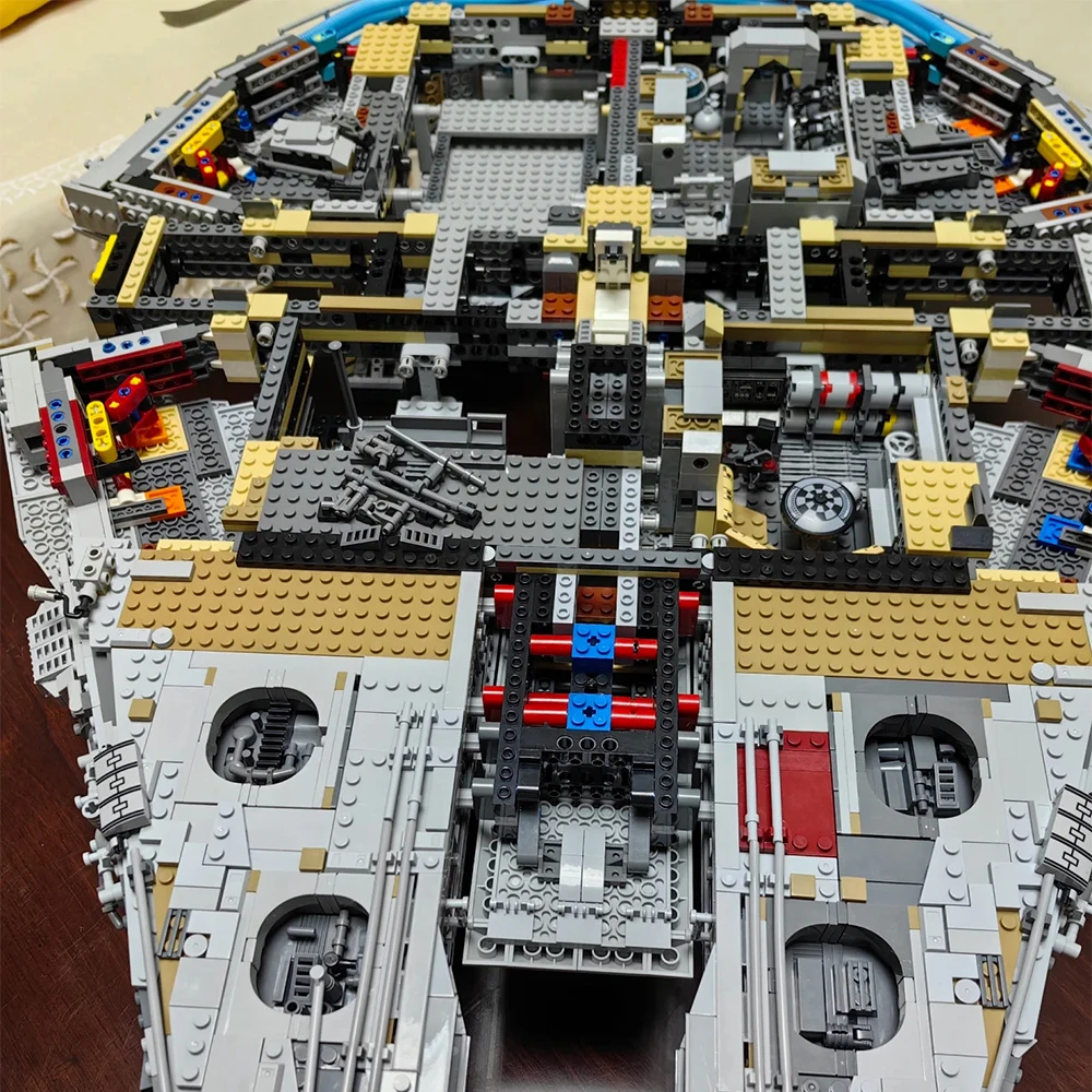 In Stock The Large Millennium Ship Falcon 8445pcs Building Blocks Bricks Compatible 75192 Toys For Kids Birthday Christmas Gifts