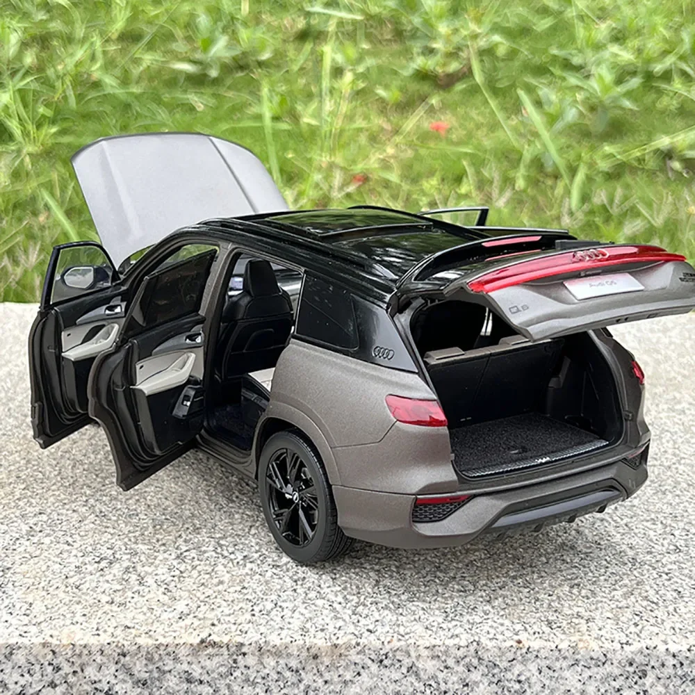 Diecast 1: 18 SAIC Audi Q6 2022 Light Edition Off road SUV Alloy Car Model Finished Emulation Automobile Collection Gifts