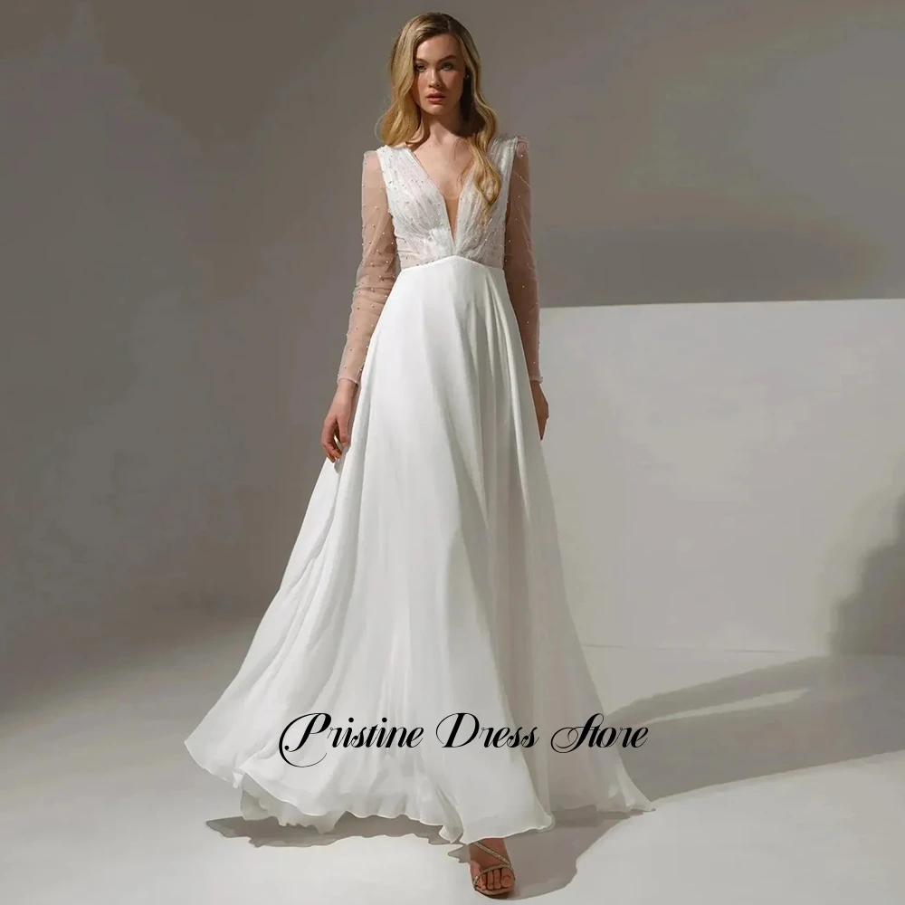 فستان زفاف رومانسي من الشيفون واللؤلؤ بأكمام طويلة مخصص بطيات عميقة على شكل حرف v بطول الأرض مع مشد