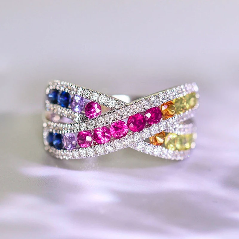 Huitan Rainbow CZ Cross Rings dla kobiet Full Bling Iced Out Wedding Party Pierścionki damskie w kolorze srebrnym Biżuteria Drop Ship