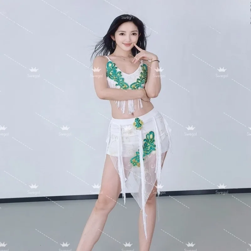 Maßgeschneidertes Swegal Sexy Bauchtanz-Übungs-Outfit, orientalische Tanzkostüme, weißes, inspirierendes, dynamisches Quasten-Paillettenrock-Set