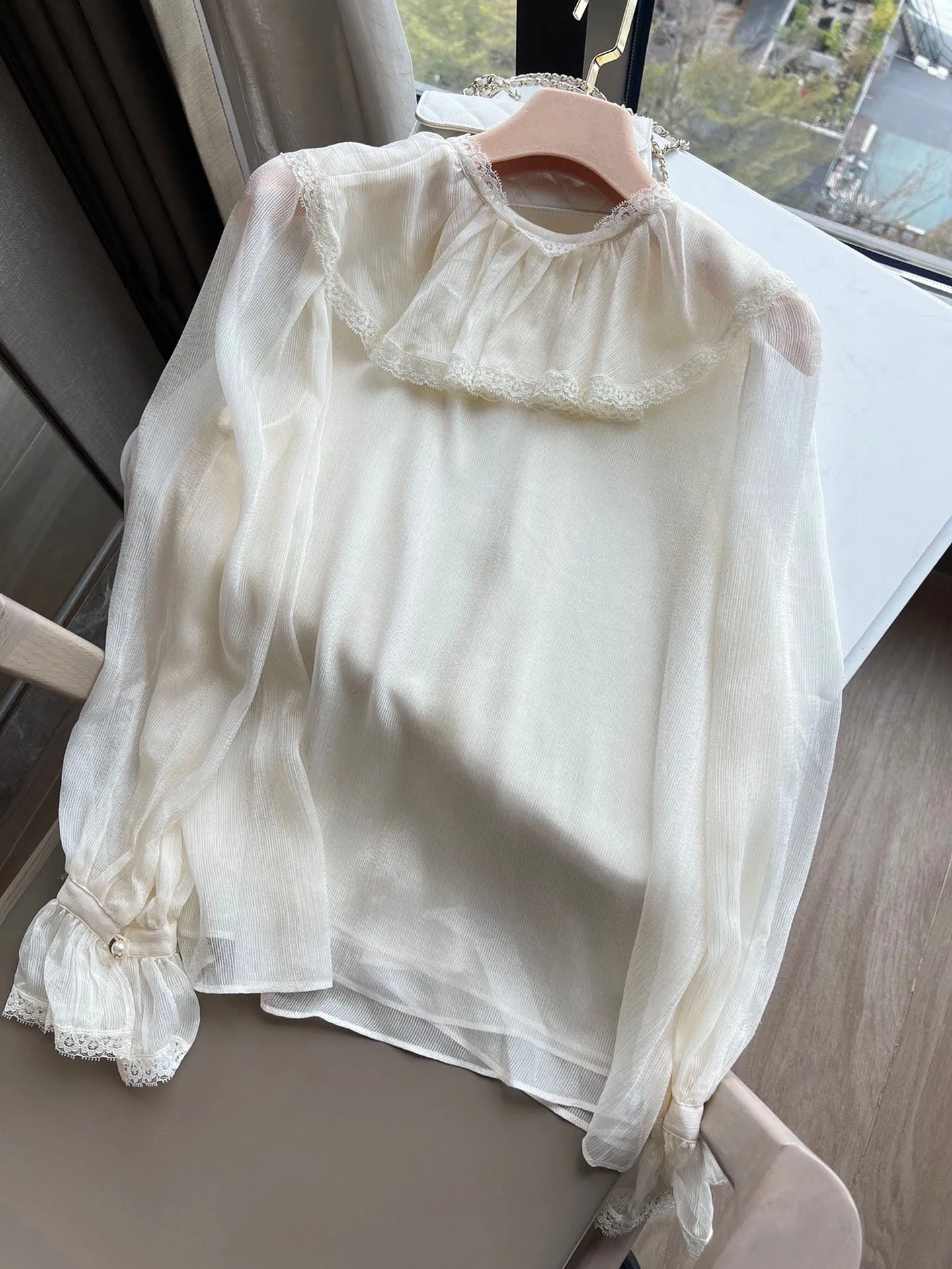 

2024 Spring/Summer New Women's Wear Elegant Design Hollow-out Solid Color Shirt 0330