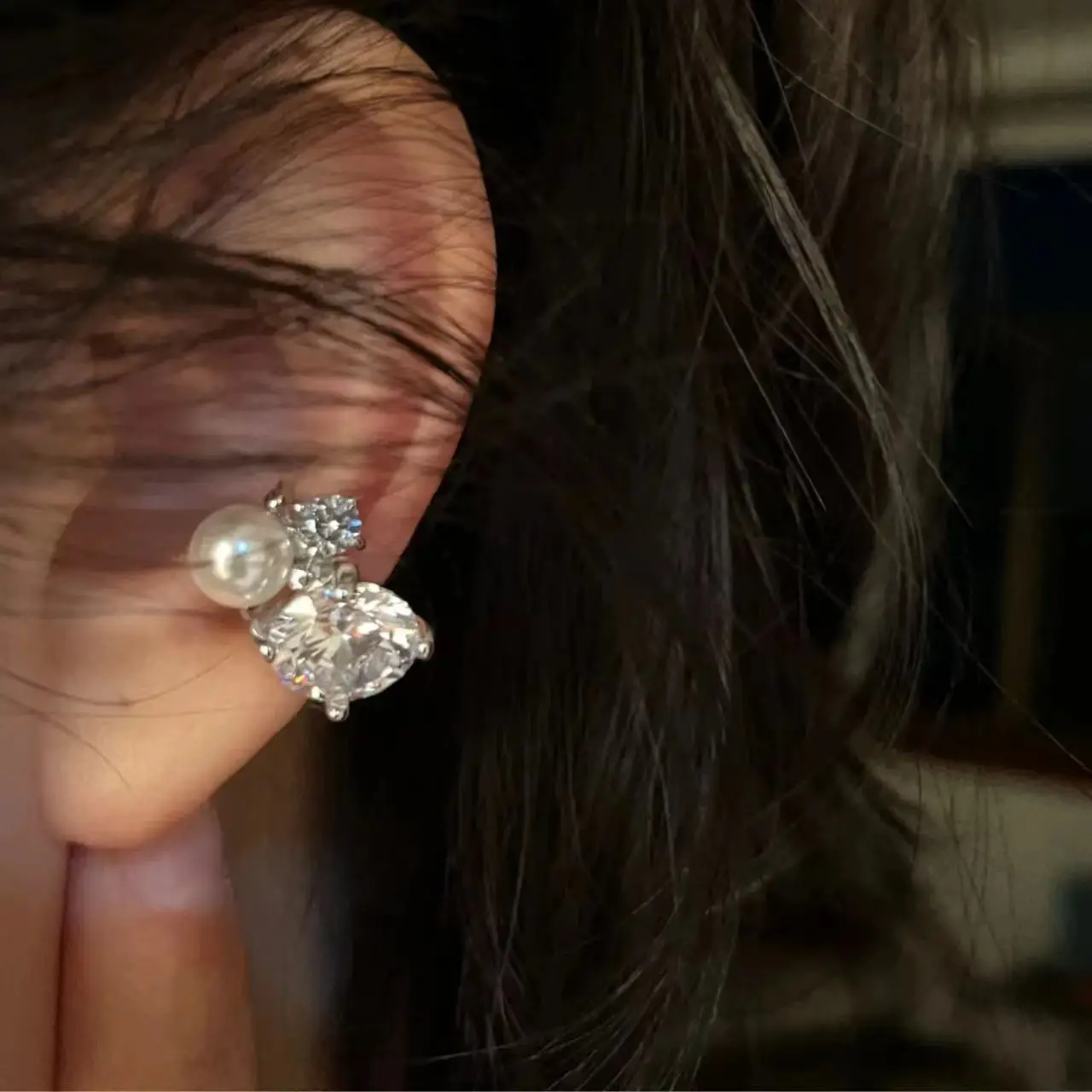 

1 шт. блестящий клипс-украшение для уха с имитацией жемчуга и циркония для женщин, в стиле панк, геометрический дизайн, без прокола, Y2K, подарок