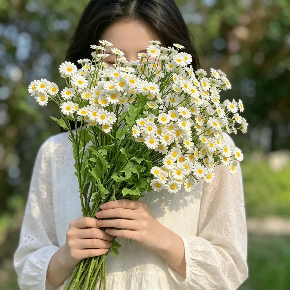 

10/20/30pcs Chamomile Daisy Artificial Flowers - Everlasting No-Fade Bouquet for Boho Home Decor, Wedding & Photography Props
