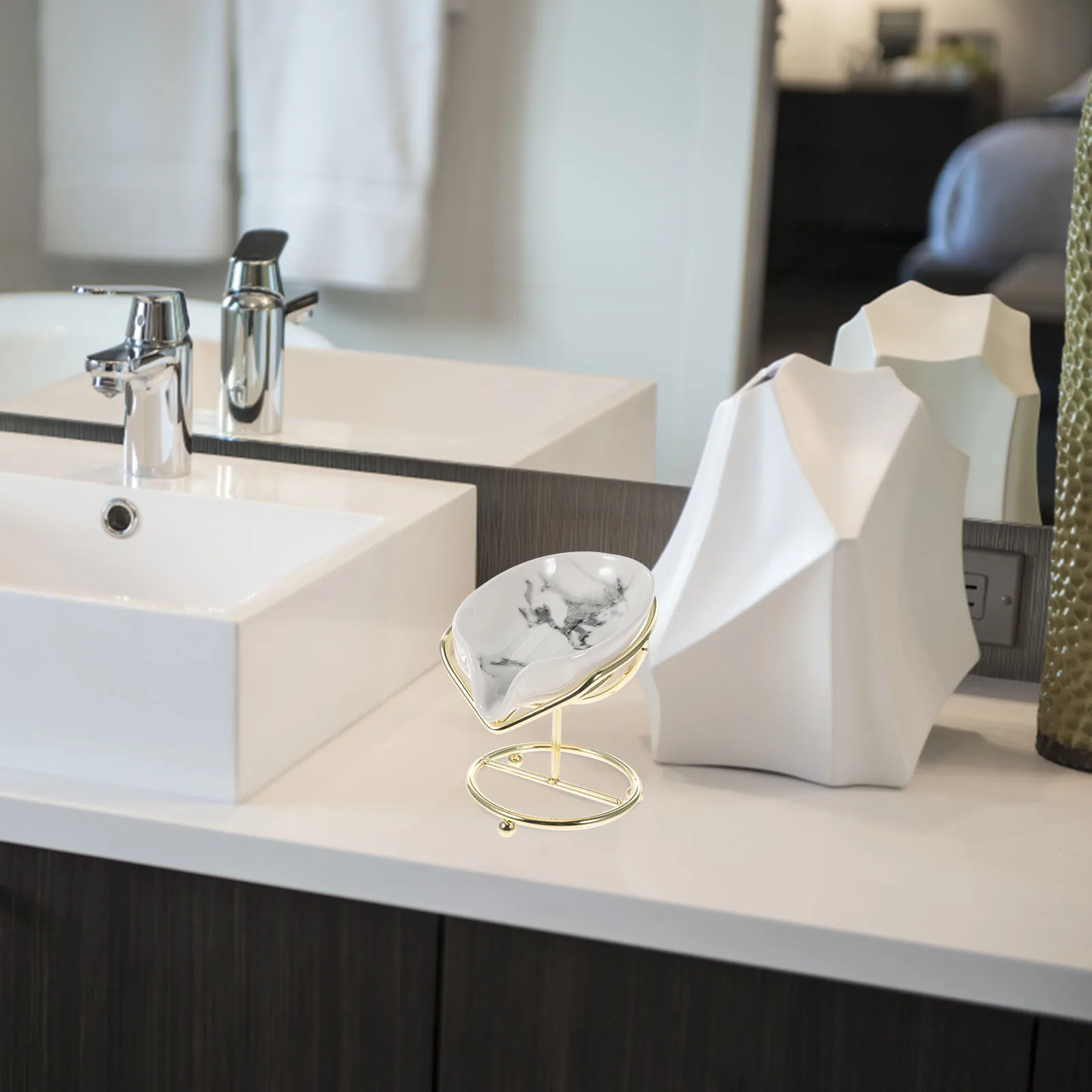 

Modern Metal Ceramic Soap Dish 45 Degree Tilted Draining Holder Non-Deformable Impact Resistant Easy to Clean Accessory