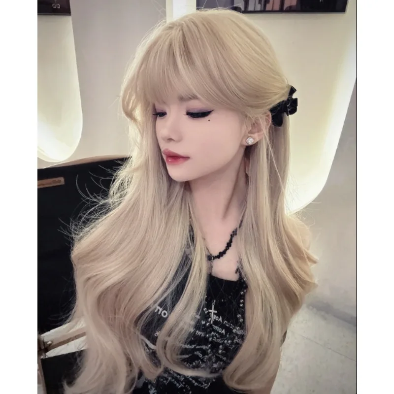 Sand‑Gold Long Wavy Full Wig with Neat Bangs Heat‑Resistant Synthetic Hair K‑Pop Girl Group Playful Soft Curls Daily Wear Party