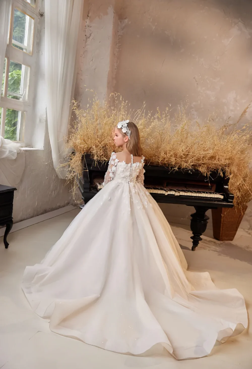 

Elegant Satin White Girl Dress with Bow Off Shoulder for Princess Birthday Wedding Party First Communion Gown
