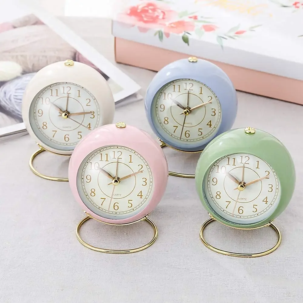 3.5 Inch Small Battery Operated Classic Non-Ticking Silent Cute Desk Table Bedside Quartz Alarm Clock with LED Backlight