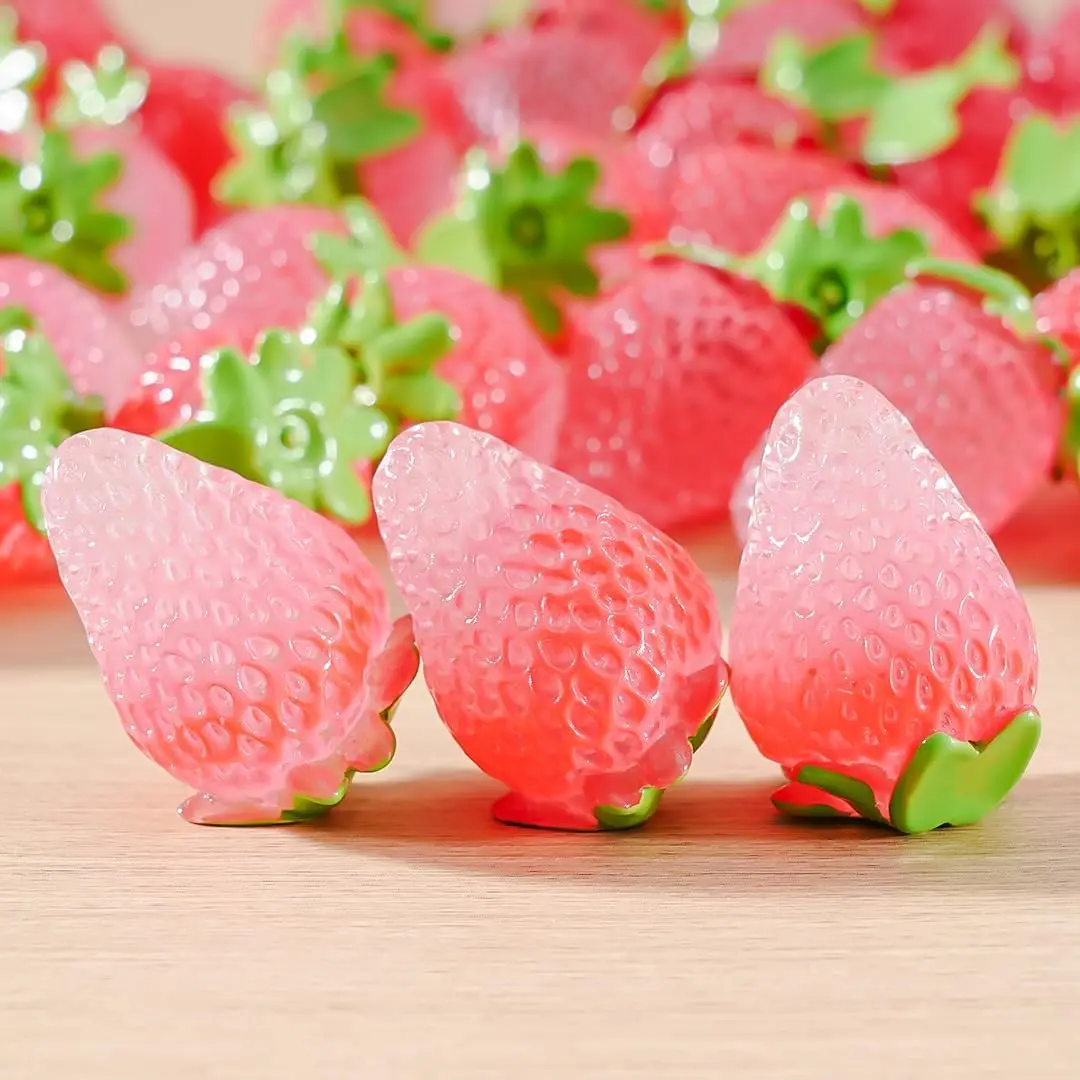 10 قطعة تماثيل الفراولة الصغيرة المضيئة الراتنج الفاكهة الاصطناعية الصغيرة توهج في الظلام الاصطناعي مصغرة الفراولة حلية