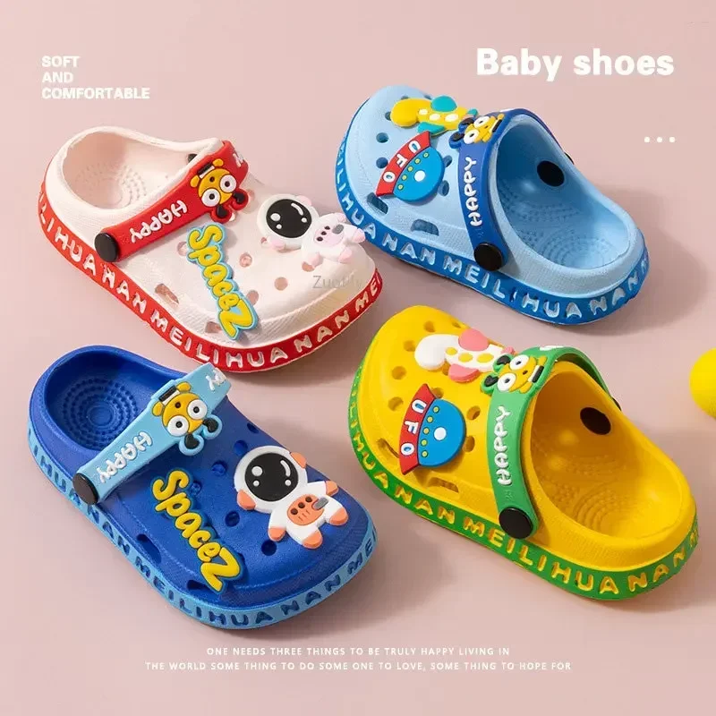 Nuovi bambini Bambini Neonati maschi Ciabatte Zoccoli Estate Suola morbida Pantofole da spiaggia da giardino Sandali Scarpe da bambino con foro per