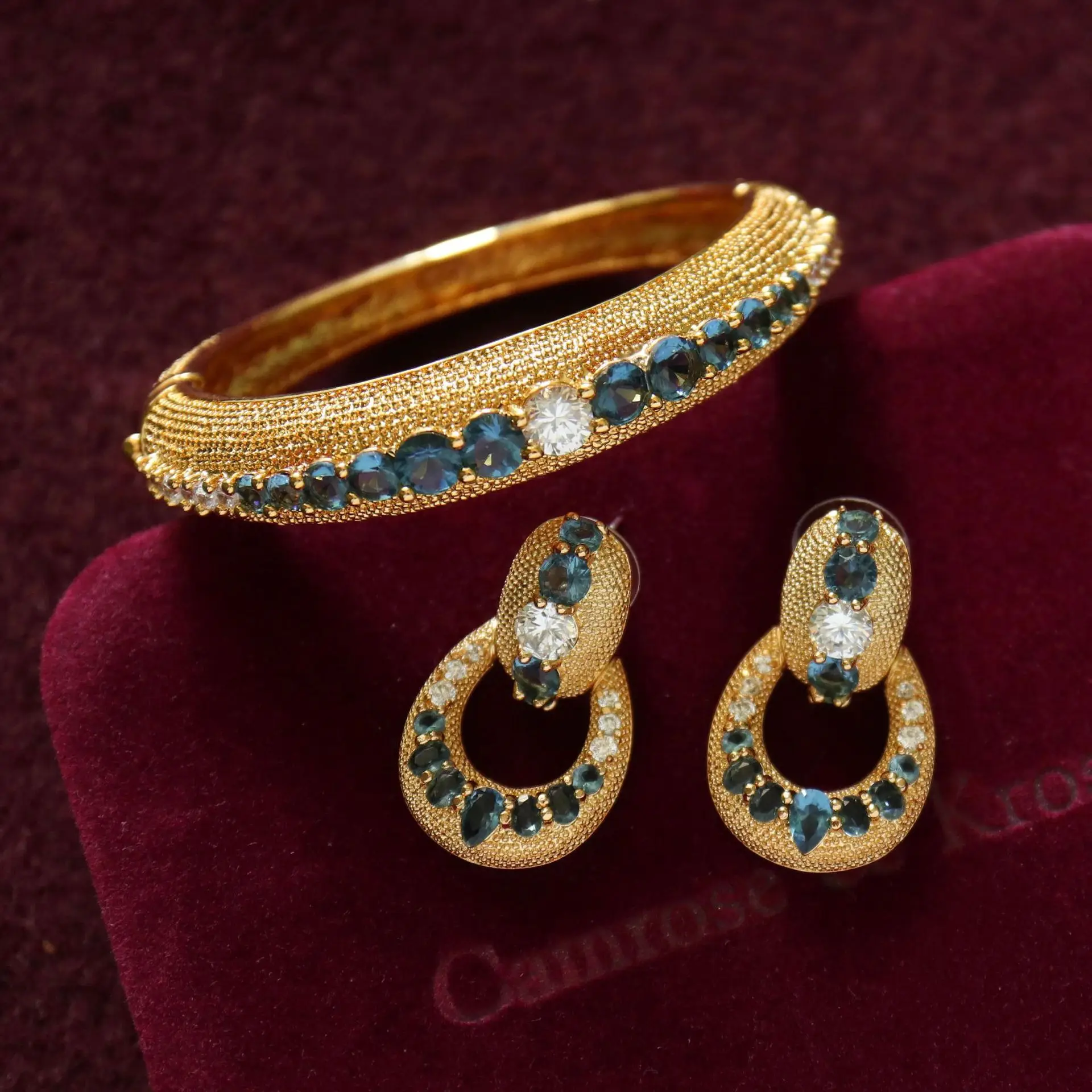 

Foydjew French Style Vintage Jewelry Peacock Blue Rhinestone Earrings Gold Color Bracelets Banquet Party Jewelry Sets For Women