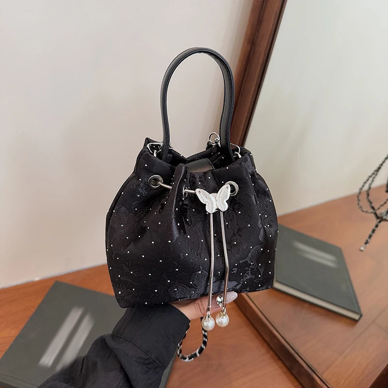 

New Chinese Chain Strap Bucket Bag for Women Luxury Diamonds Woven Handbag Butterfly Drawstring Commute Crossbody Shoulder Bags