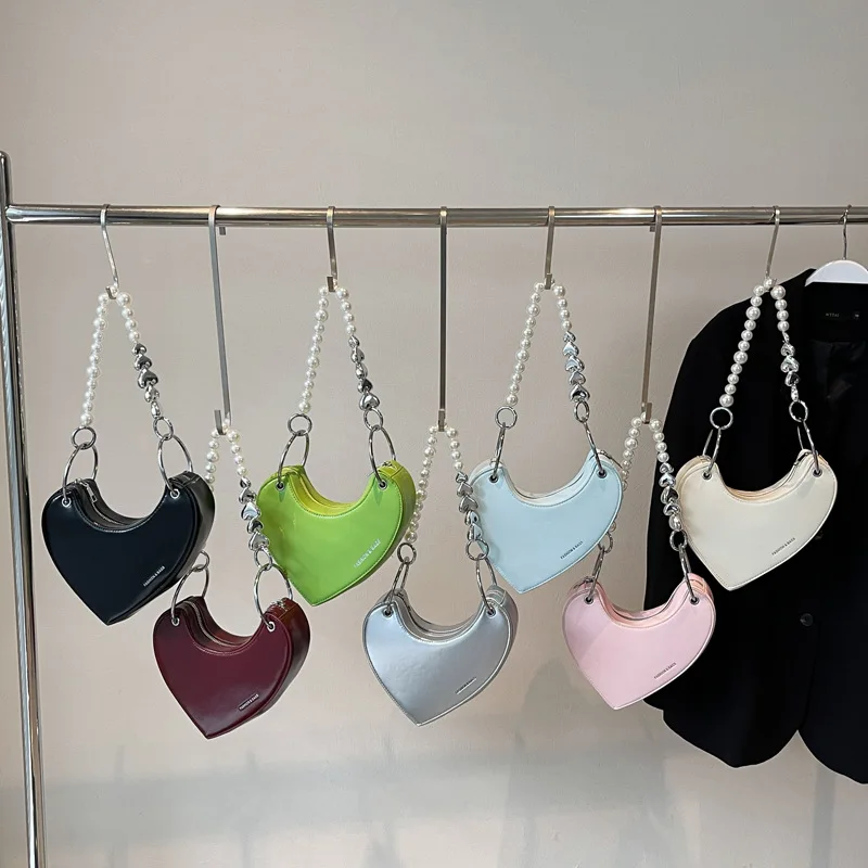 

2025 Trendy Underarm Bag for Women - Stylish Chain Shoulder Bag, Cool Heart Crossbody Clutch, Fashionable Streetwear Accessory