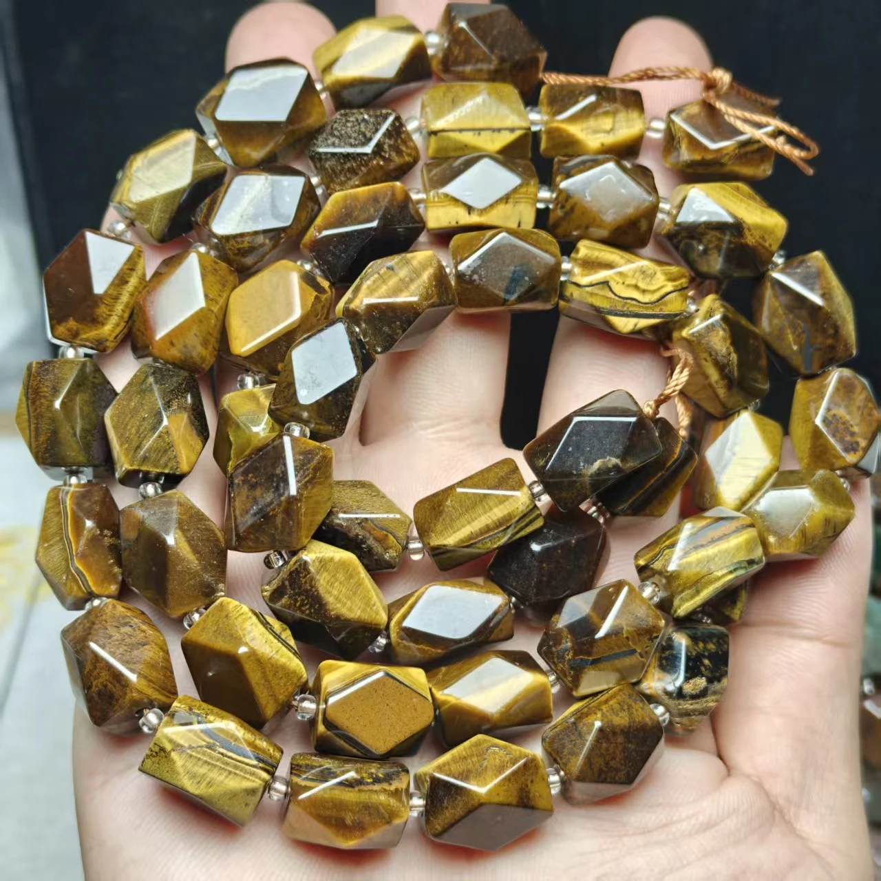 Xingyu Verschiedene Natur-Armbänder aus Achat, Erdbeerquarz, Tigerauge, mit unregelmäßig facettierten und glatten runden Perlen, Schmuckgeschenk – Detail 1