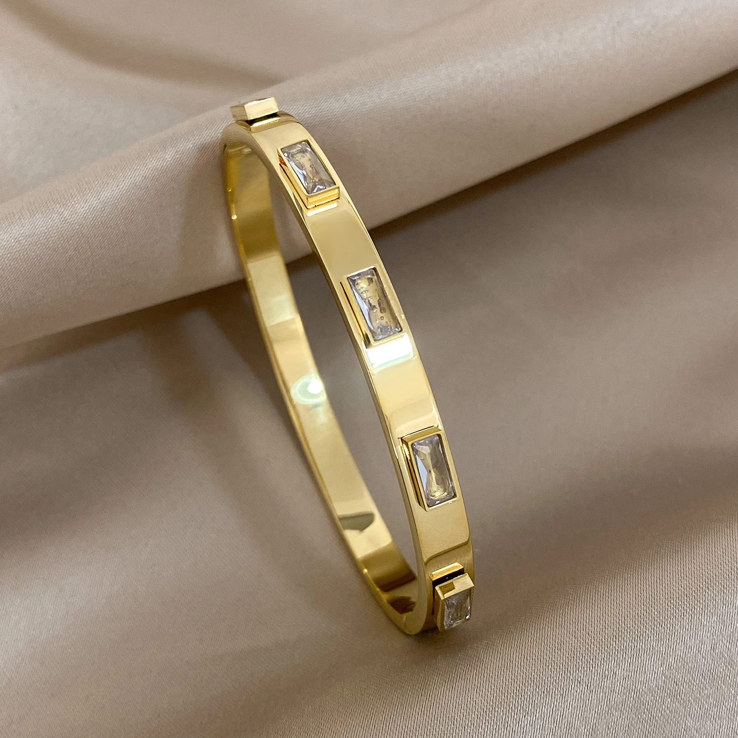 DODOHAO Vintage Inlay Geometric Multicolor Zircon Stainless Steel Bangles Bracelets for Women New Stylish Gold Color Unusual Wri