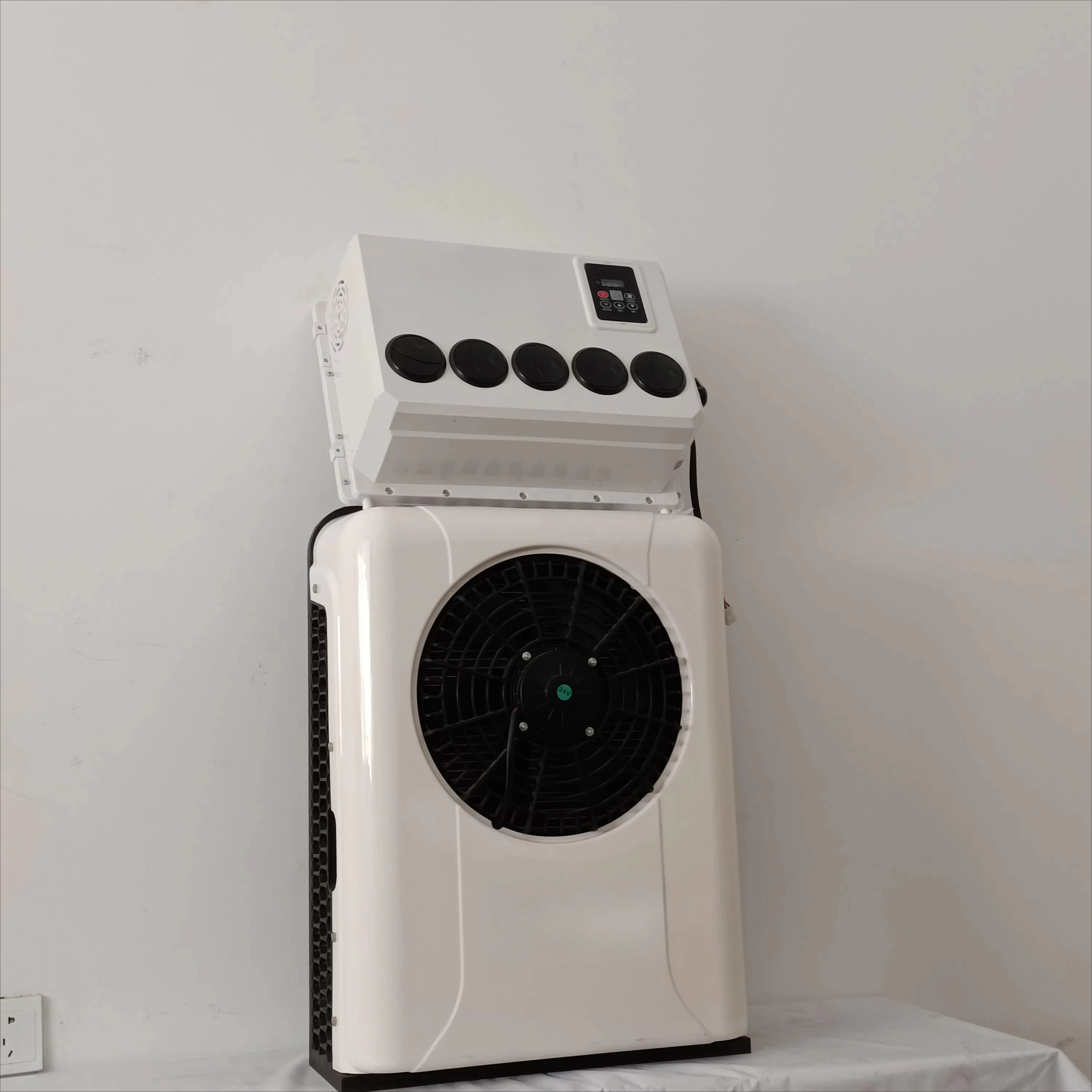 مكيف هواء كهربائي 24 فولت 12 فولت تيار مستمر Rv فان على السطح شاحنة نائمة 12 فولت مكيف هواء للسيارة