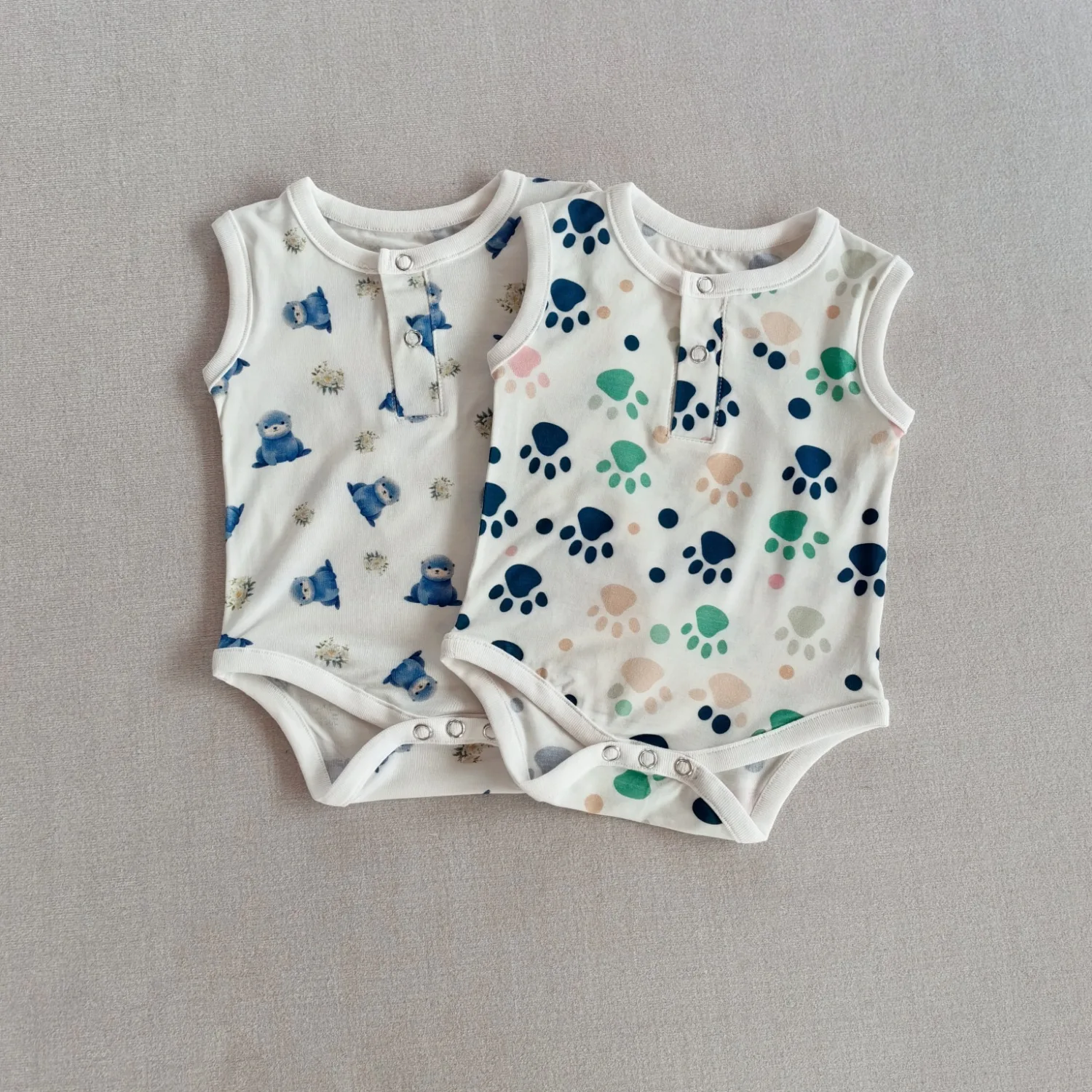 Soft Bamboo Fiber Baby Bodysuit with Grid Prints Sleeveless Onesie for Newborns & Infants Breathable and Skin-Friendly Vest