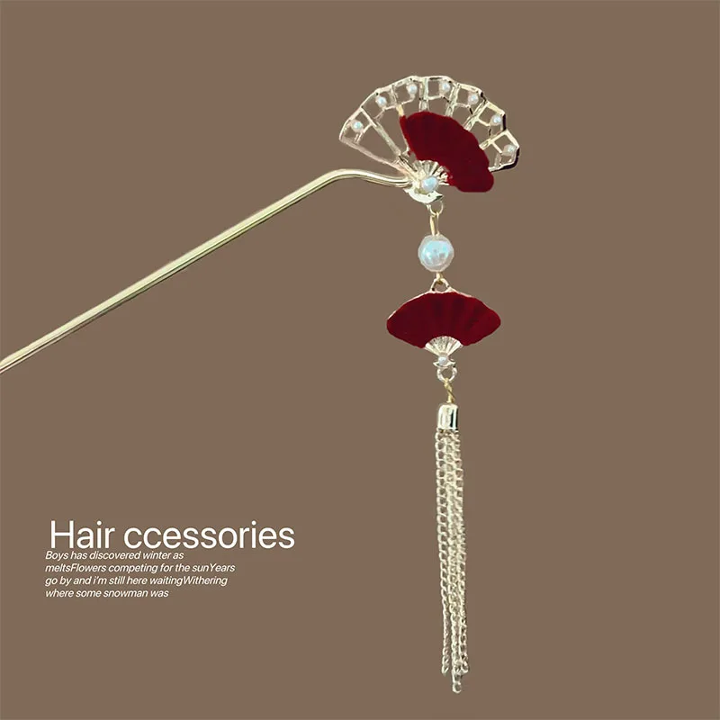 دبوس شعر شرابة على شكل مروحة حمراء على الطراز الصيني الجديد مع نمط عتيق وملمس راقي دبوس شعر من القطيفة على شكل وجه الحصان وغطاء للرأس