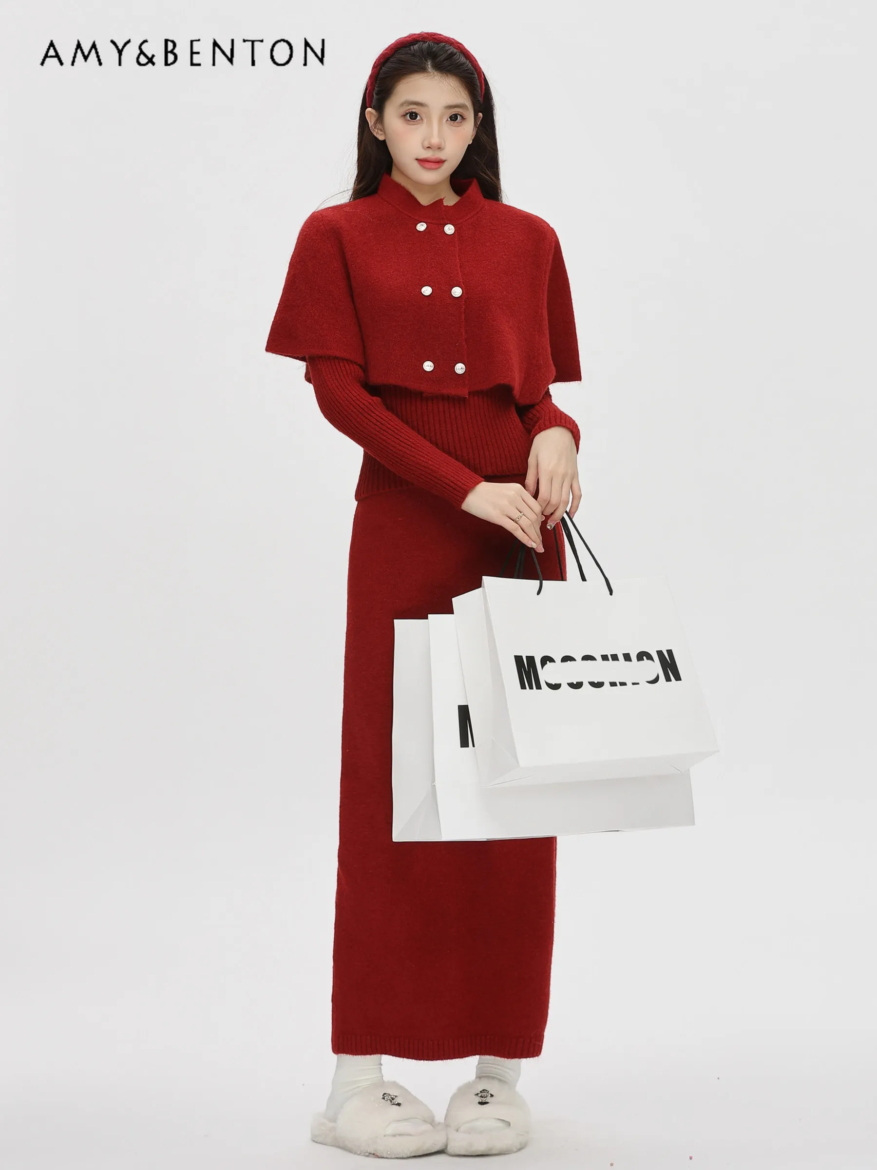 

Осенне-зимний комплект в корейском стиле: женский бело-красный свитер-накидка с круглым вырезом и длинными рукавами, юбка макси с высокой талией и разрезом