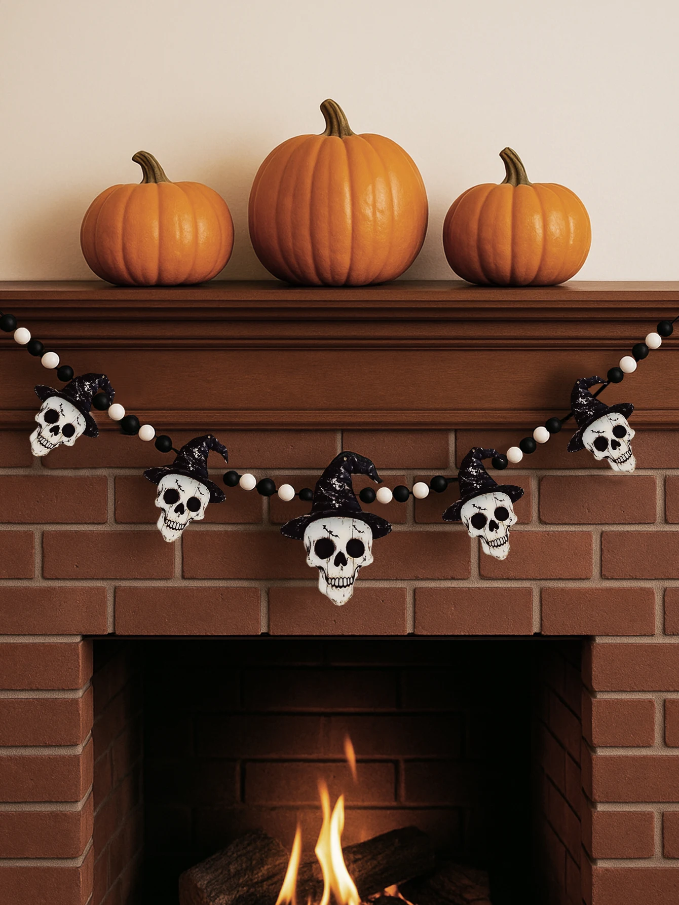 Halloween-Totenkopf-Girlande mit Hexenhut – schwarz-weiße Perlen-Hängeornament, Wohnzimmer-Wanddekoration für Kamin und Party