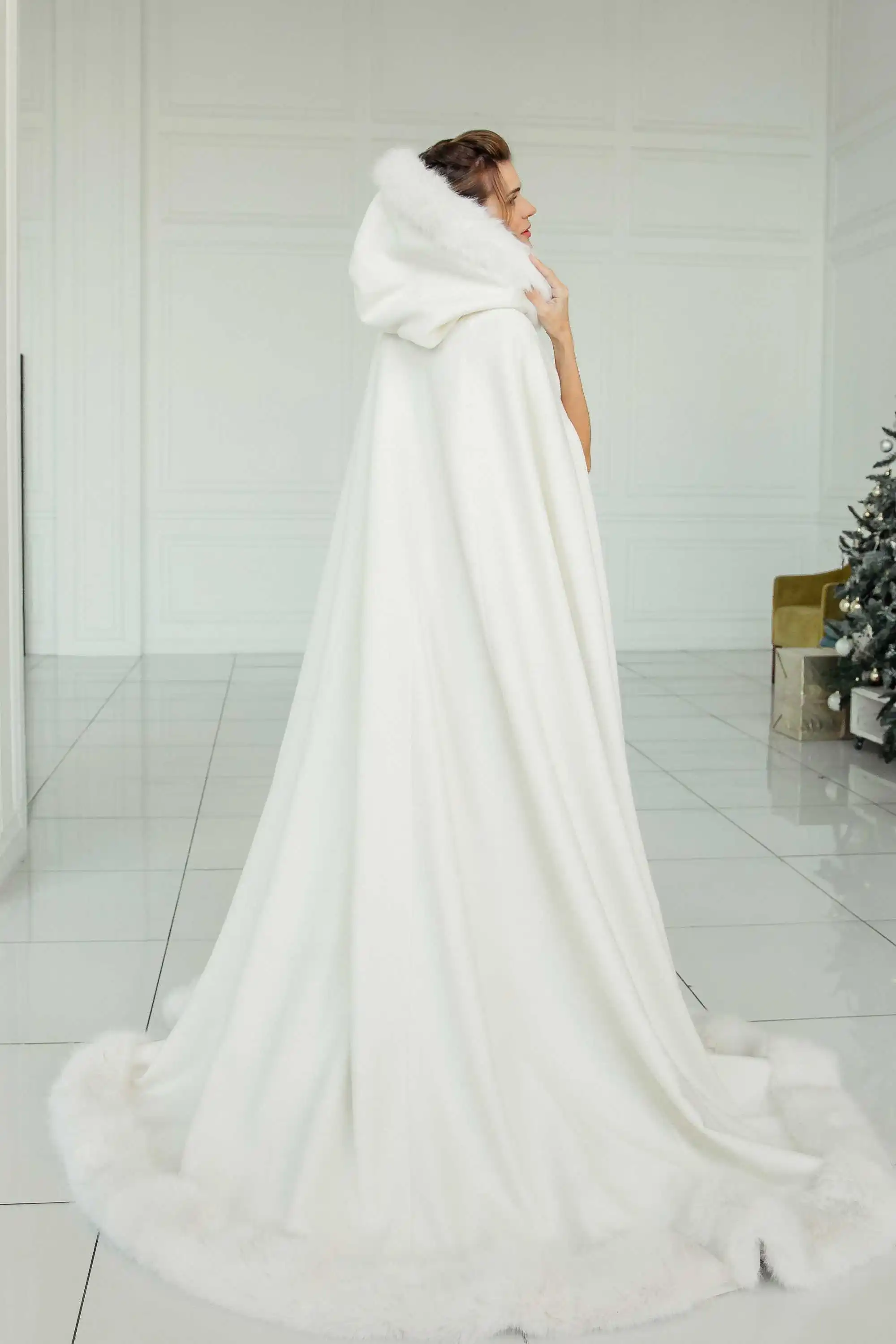 Winter Fur Warm Ivory Velvet Wedding Hooded Cloak Bridal Cape With Hood Coat Robe Custom Made Cosplay Wraps