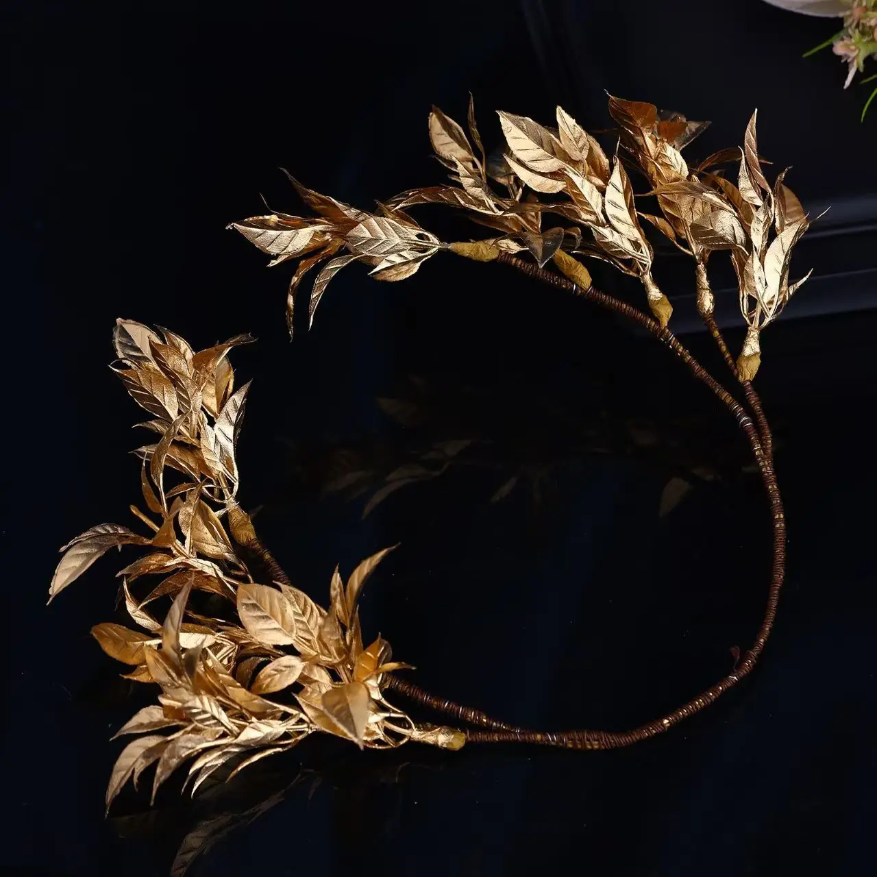 

Golden Leaf Bride Wreath Headband Handmade Maple Leaf Braided Hair Accessory Wedding Crown New Fashion Design