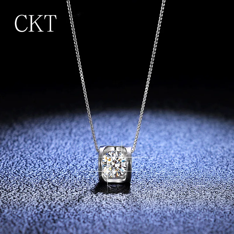 Luxury Platinum Pt950 1 Carat Moissanite Diamond Necklace for Women Fashion Heart Peach Heart Pendants Collarbone Chain Jewelry