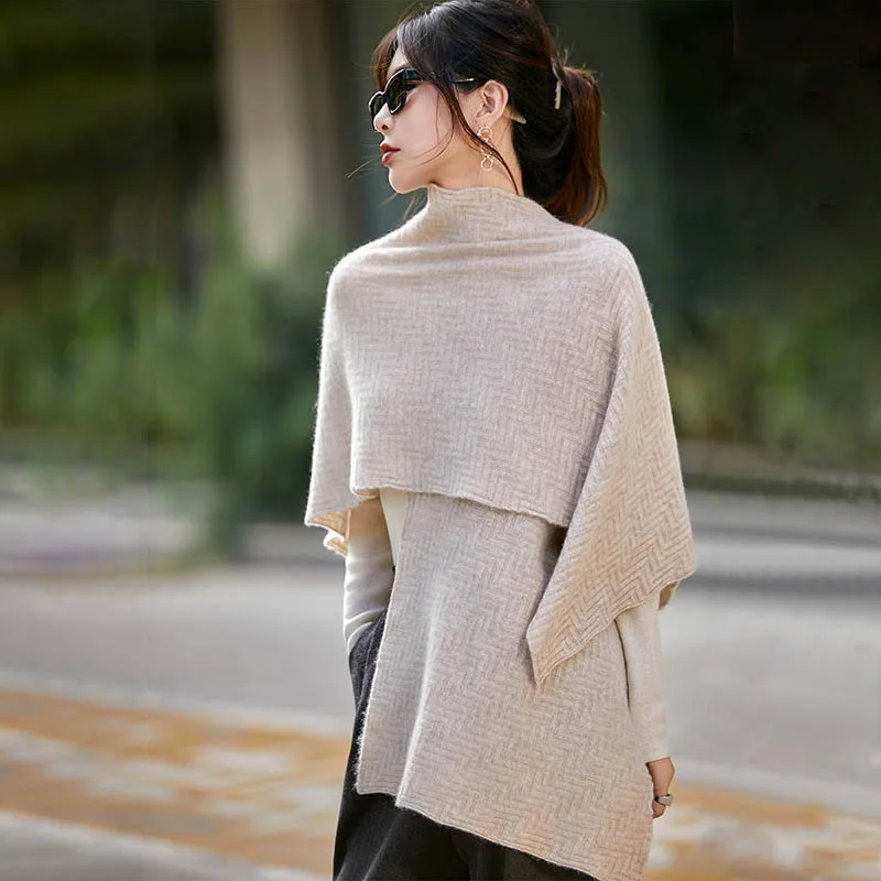 In autumn and winter, the new 100% pure wool shawl is irregularly designed, and two big scarf coats are worn outside the cloak.