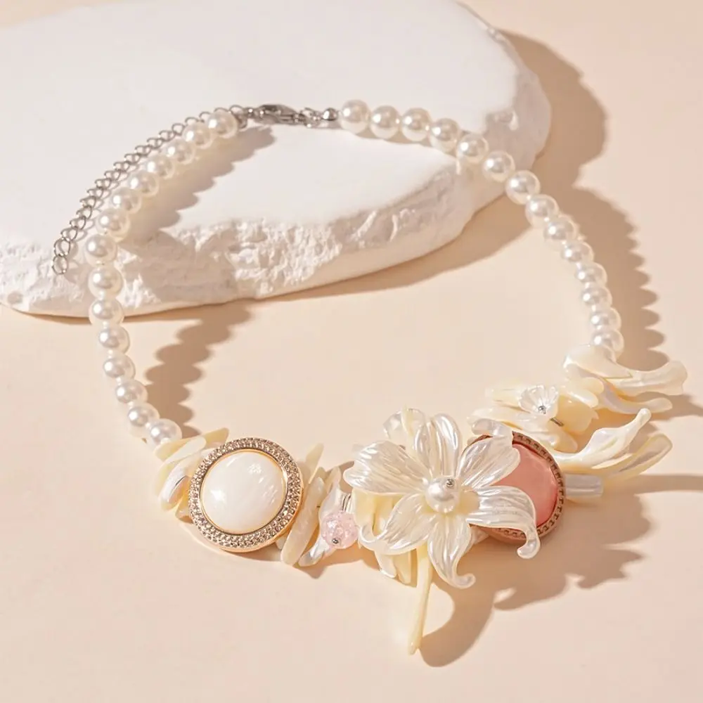 Creative Sweet Beach Necklace Jewelry Resin Petal Iris Flower Pendant Necklace Irregular Vacation Pearl Beaded Choker Women
