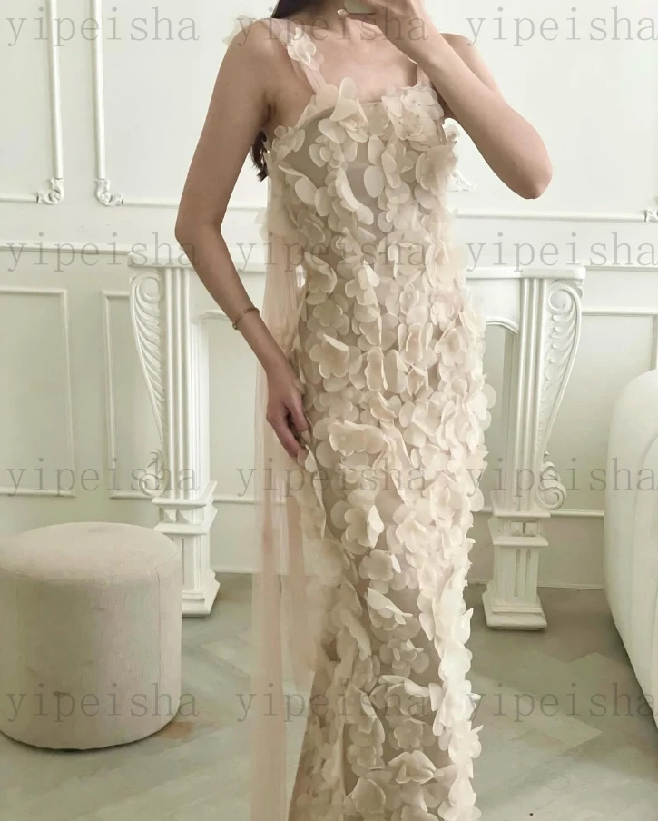 Maßgeschneiderte trägerlose Abendkleider, rückenfrei, Blumenapplikationen, Meerjungfrau-Abschlussballkleid, knöchellang, ärmellos, langes Partykleid