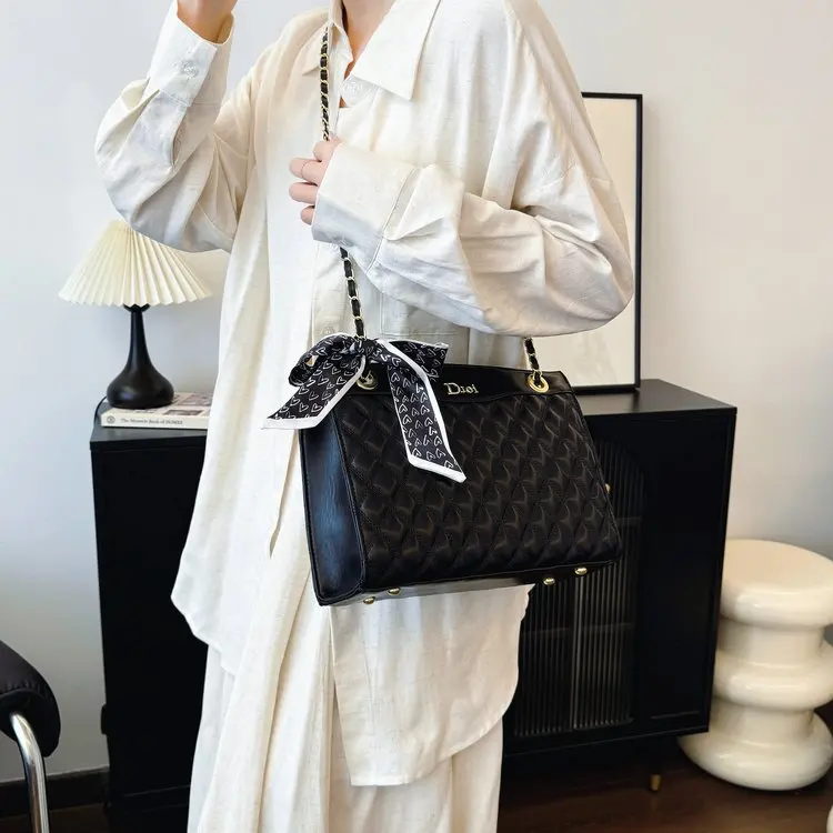 

2026 New Trendy Niche High-end French Bag Women's Fashion Versatile Large-capacity One-shoulder Cross-body Commuter Bucket Bag