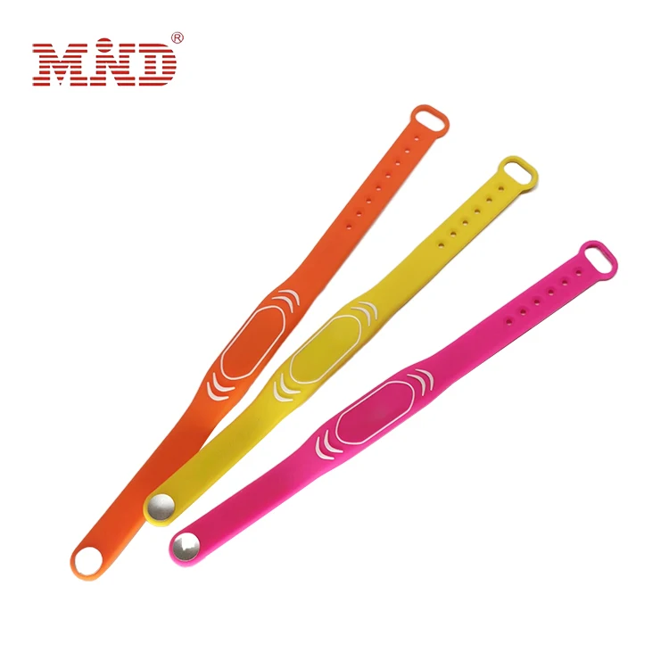 

13.56mhz Waterproof Passive RFID Personalized Wristbands Pringring Custom Silicone Bracelet