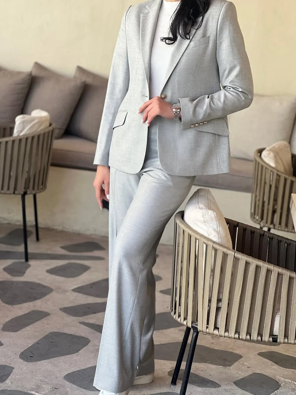 Op maat gemaakte 2-delige grijze damespakken blazerbroek slim fit notch revers één knop casual zakelijk kantoor damesoutfits op maat